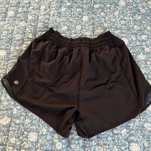 Lululemon high rise 4” hotty hot shorts